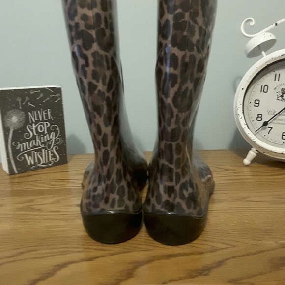 Leapord Rain Boots - Picture 5 of 8
